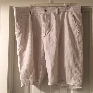 Men’s golf shorts